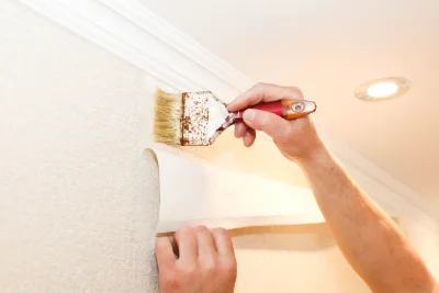 Pose de papier peint à Vezzani — revêtements muraux et toiles de verre